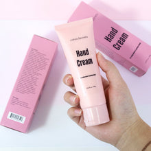 Laden Sie das Bild in den Galerie-Viewer, Hand Cream - für seidig weiche Hände (vor allem im Winter)